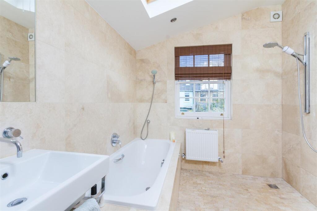 Lettings Brackenbury Cadross Street 9 - Bathroom.j