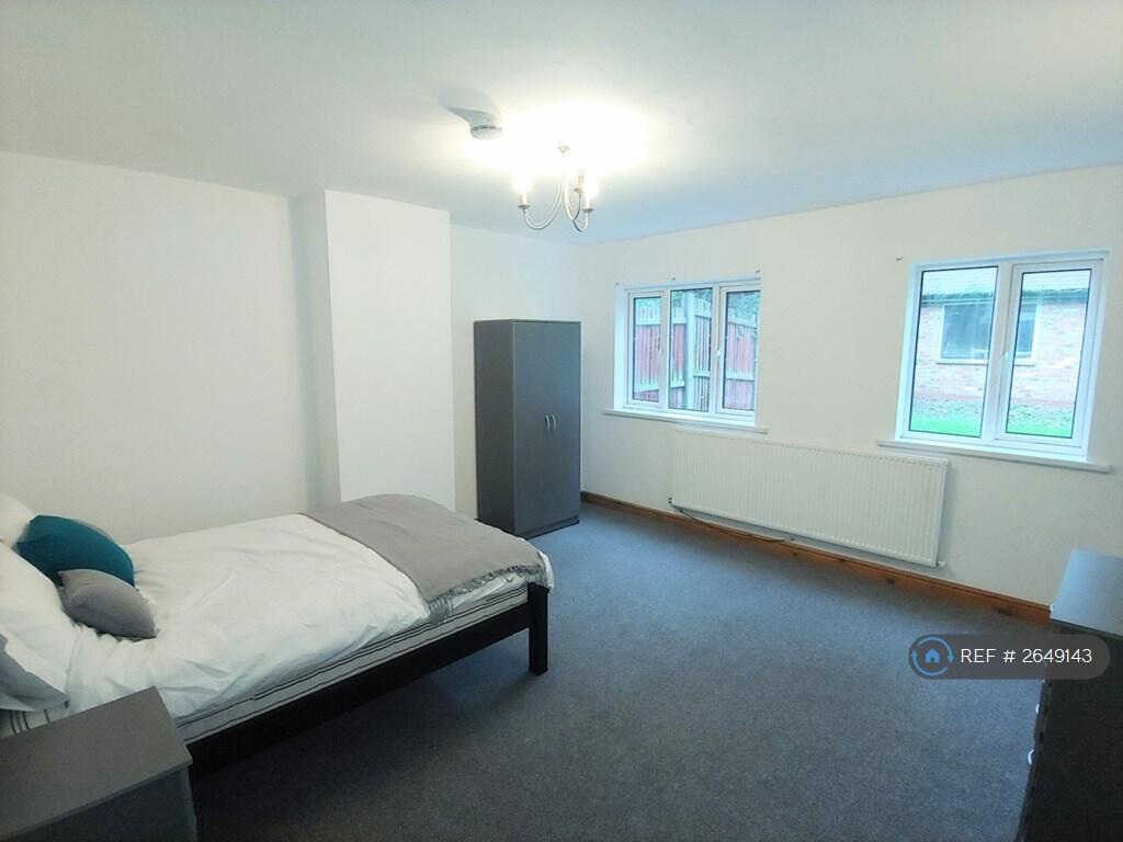 Flat 2 : Main Room.