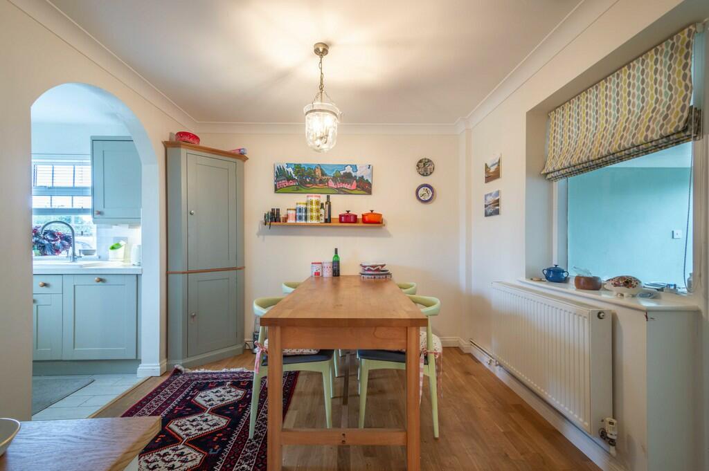 2 Adastral Close-...