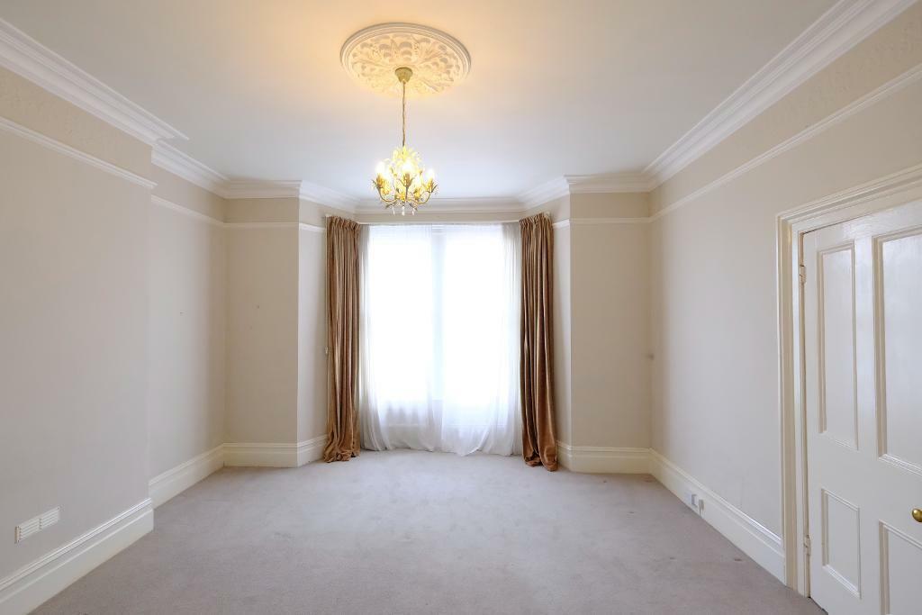 Elegant main bedroom