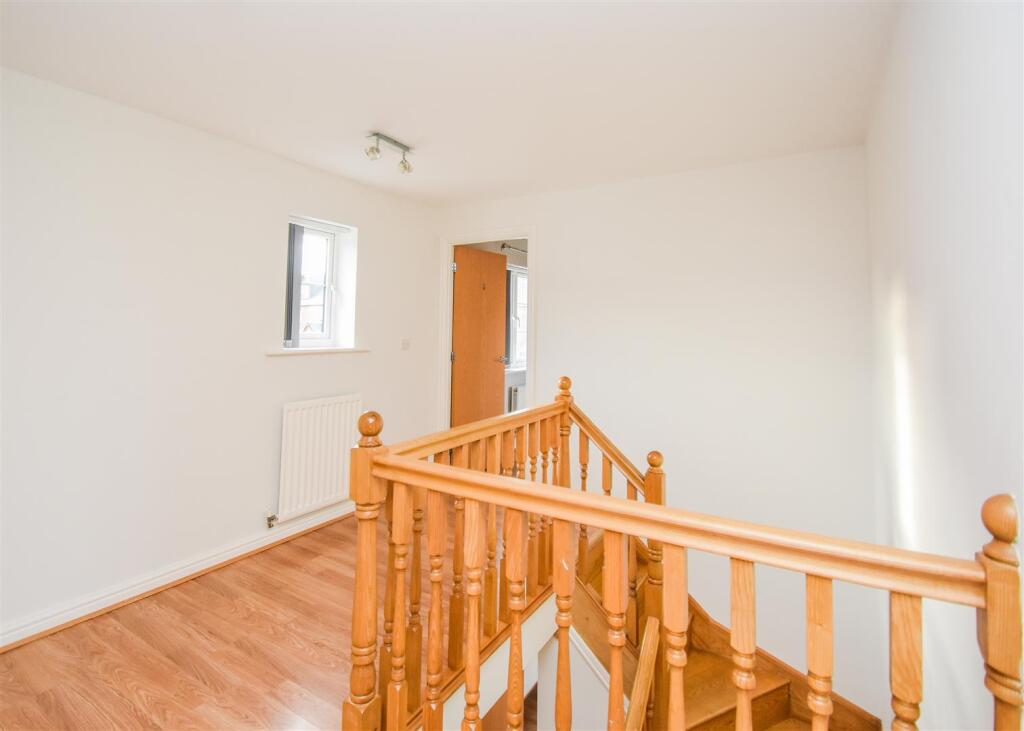 51 Deaconsfield - Landing.jpg