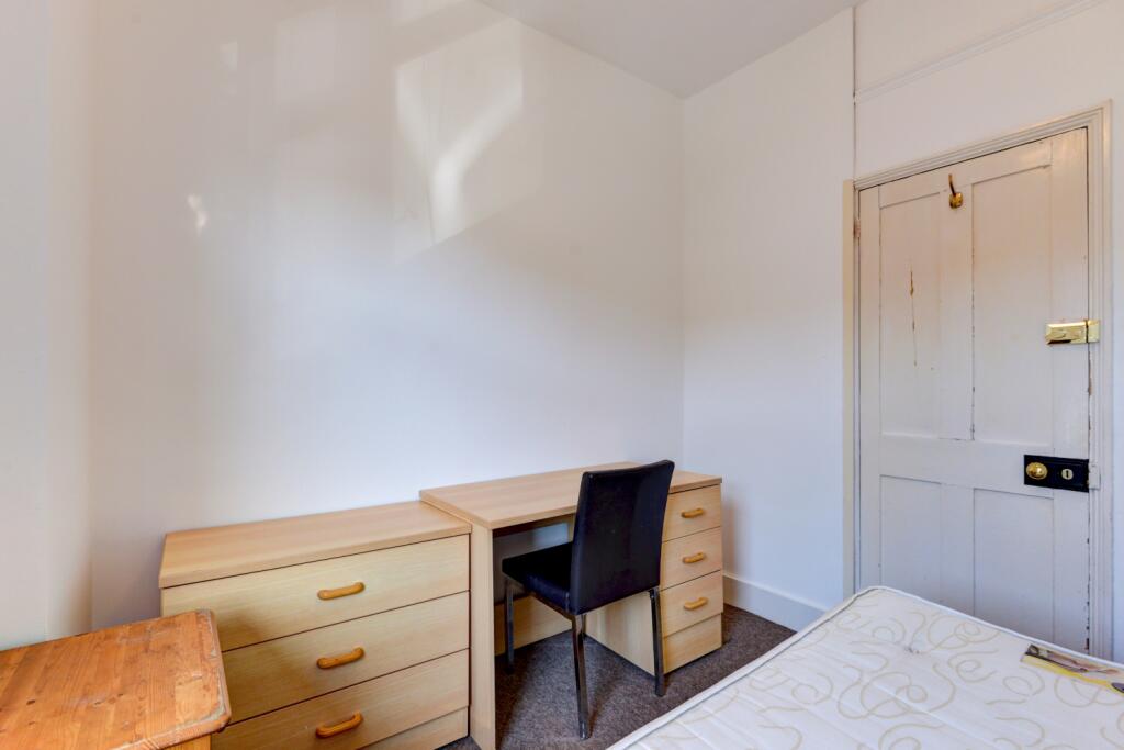 8 DeMontfort Road Bedroom 5