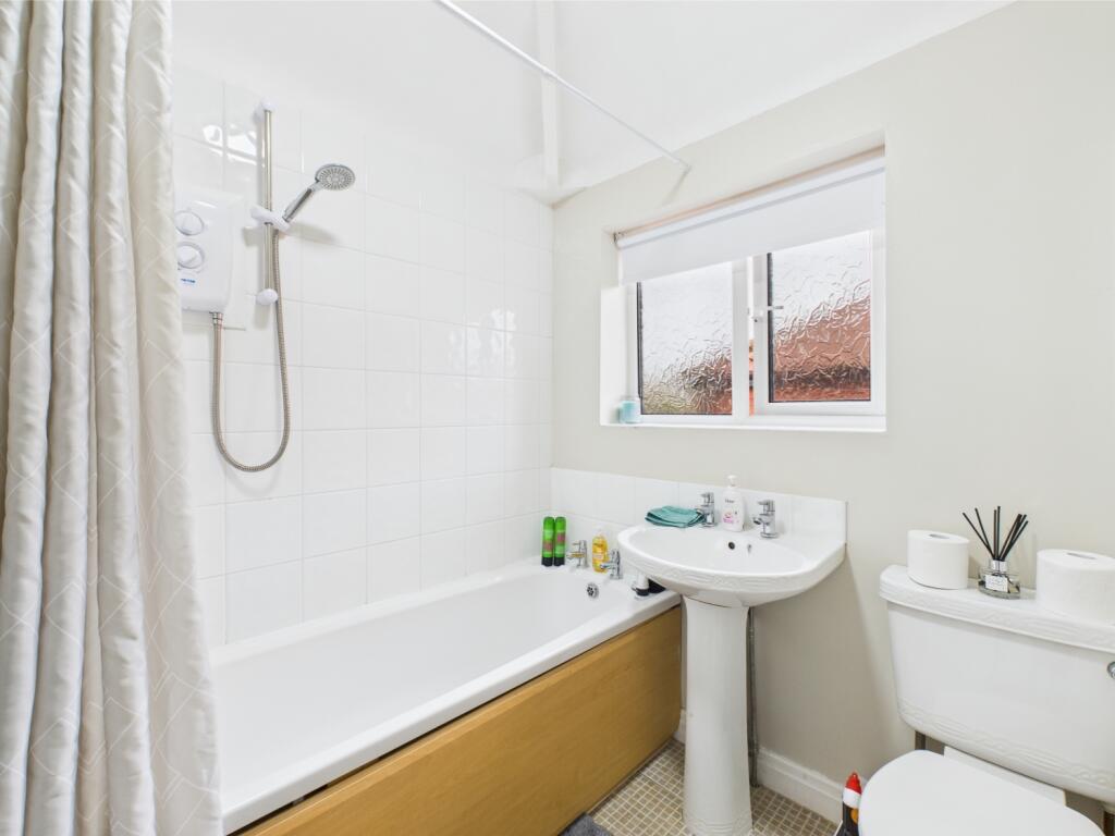 CAM03729G0-PR0034-STILL018