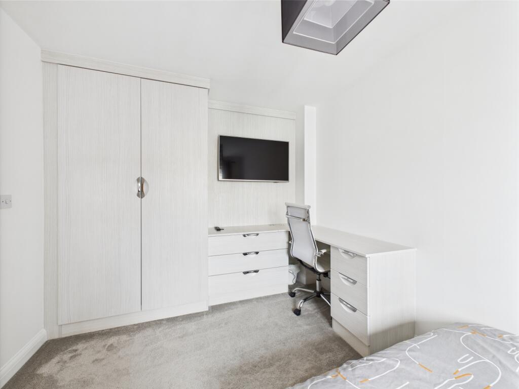 CAM03729G0-PR0048-STILL021