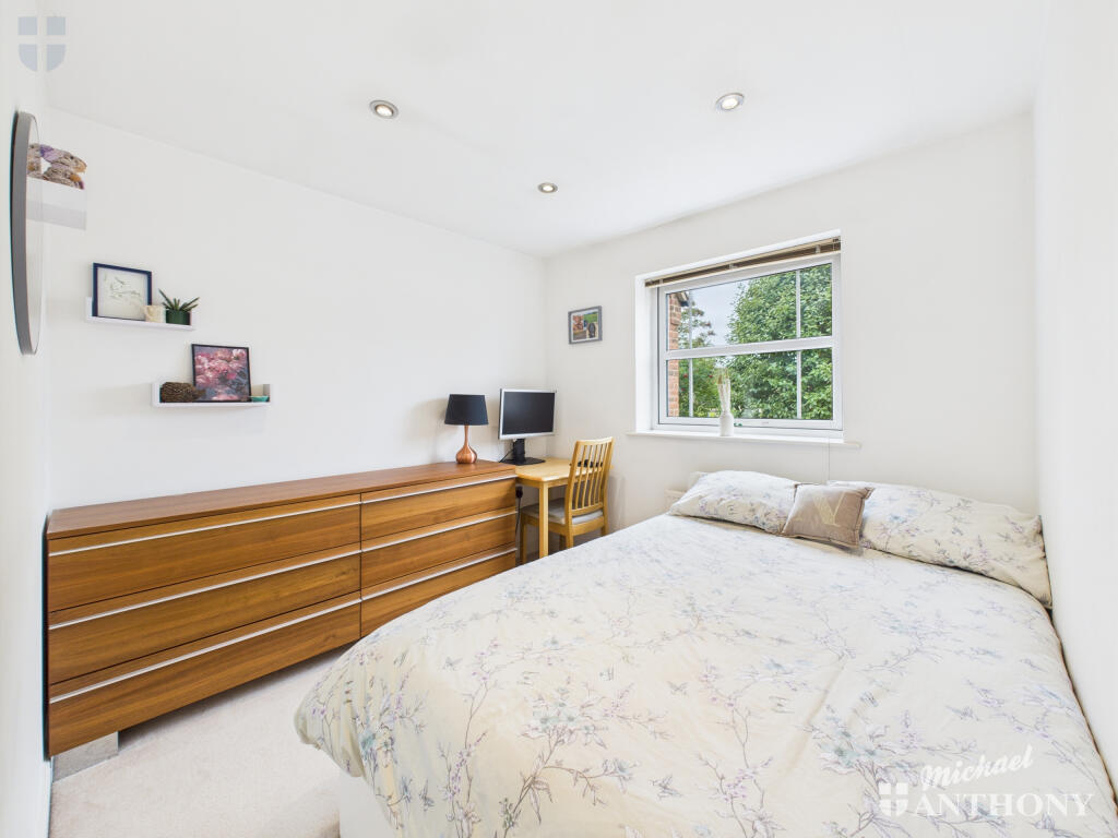 CAM03852G0-PR0392-STILL012