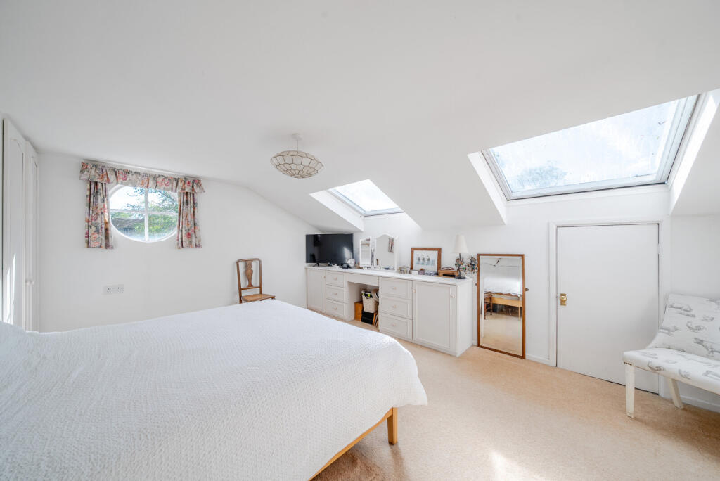 1346750-11-68b9c3...