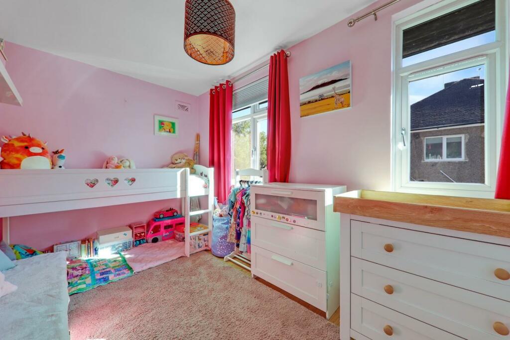 06-4d05JHPropWpen - 16 Ridgemount Close - 16-mediu