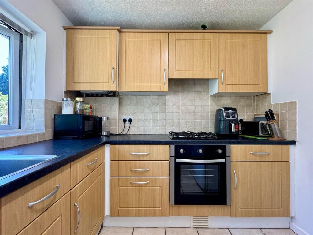 Kitchen 1.jpg