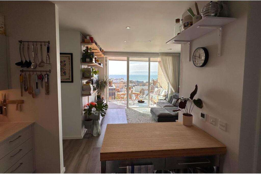 Lounge / Kitchen