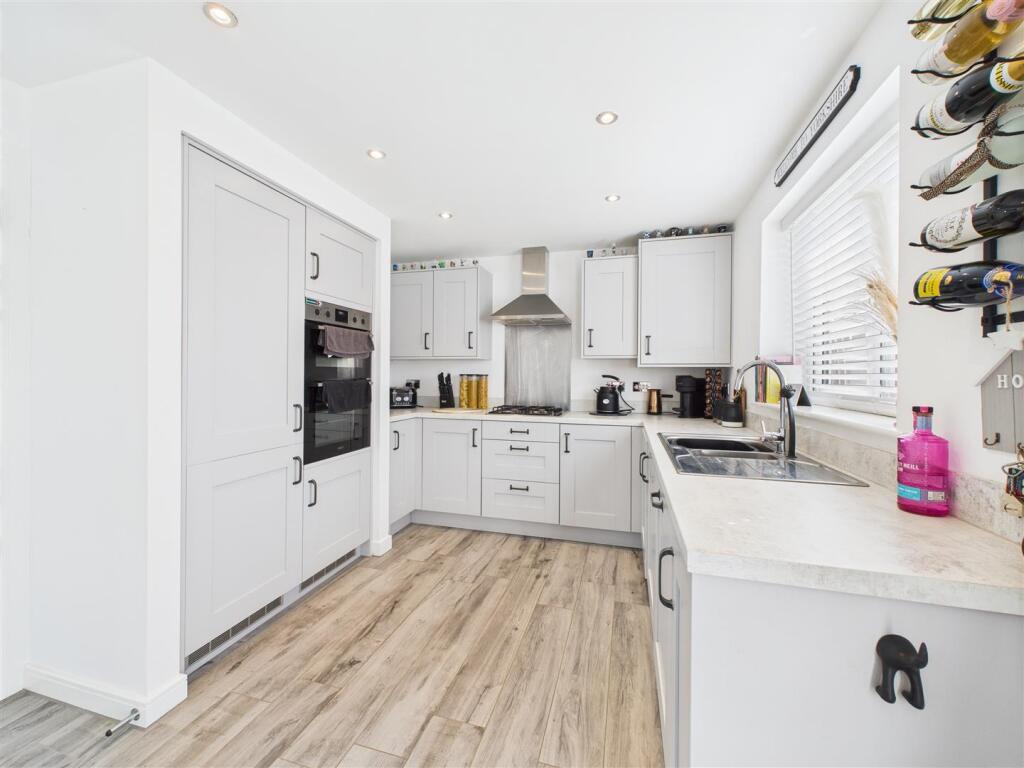 KITCHEN/ DINER