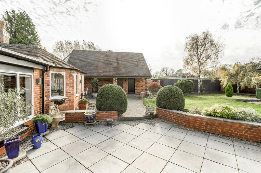 Main Road, Baxterley