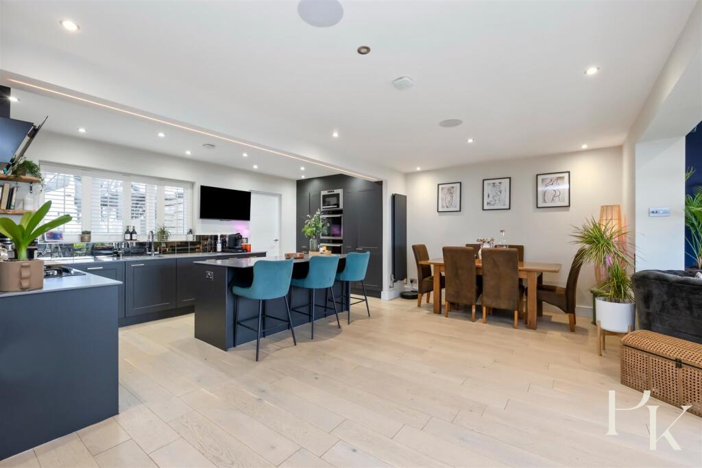 Living Room/Kitchen