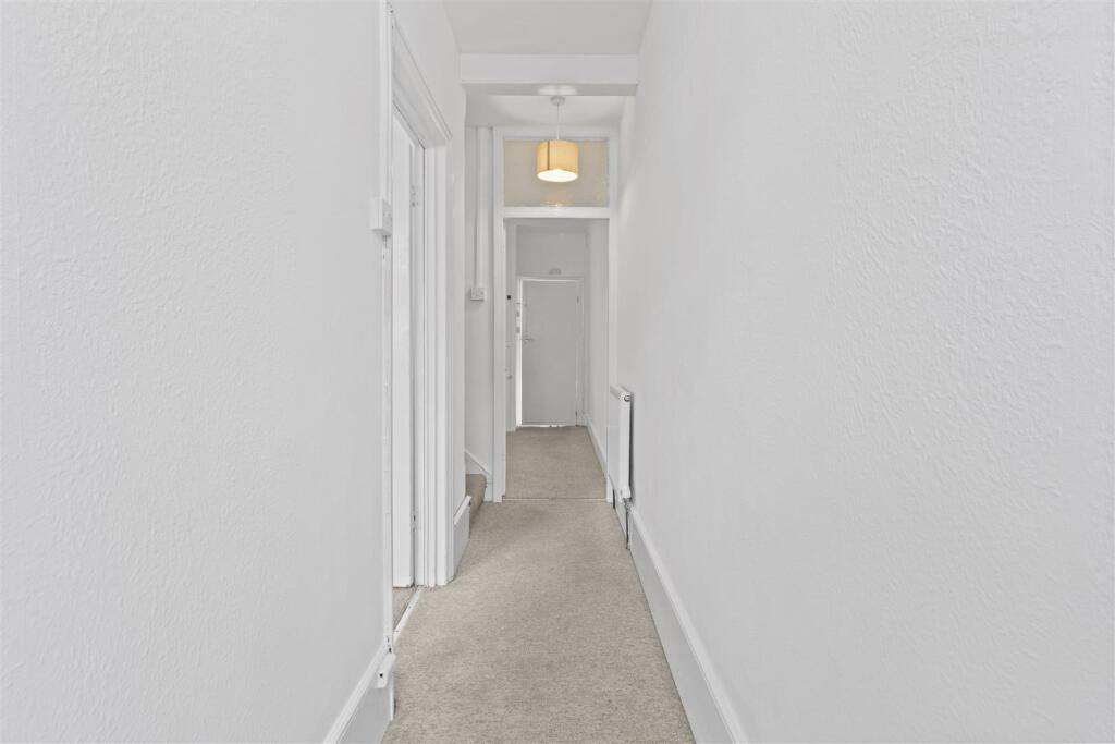 entrance hall #2.jpg