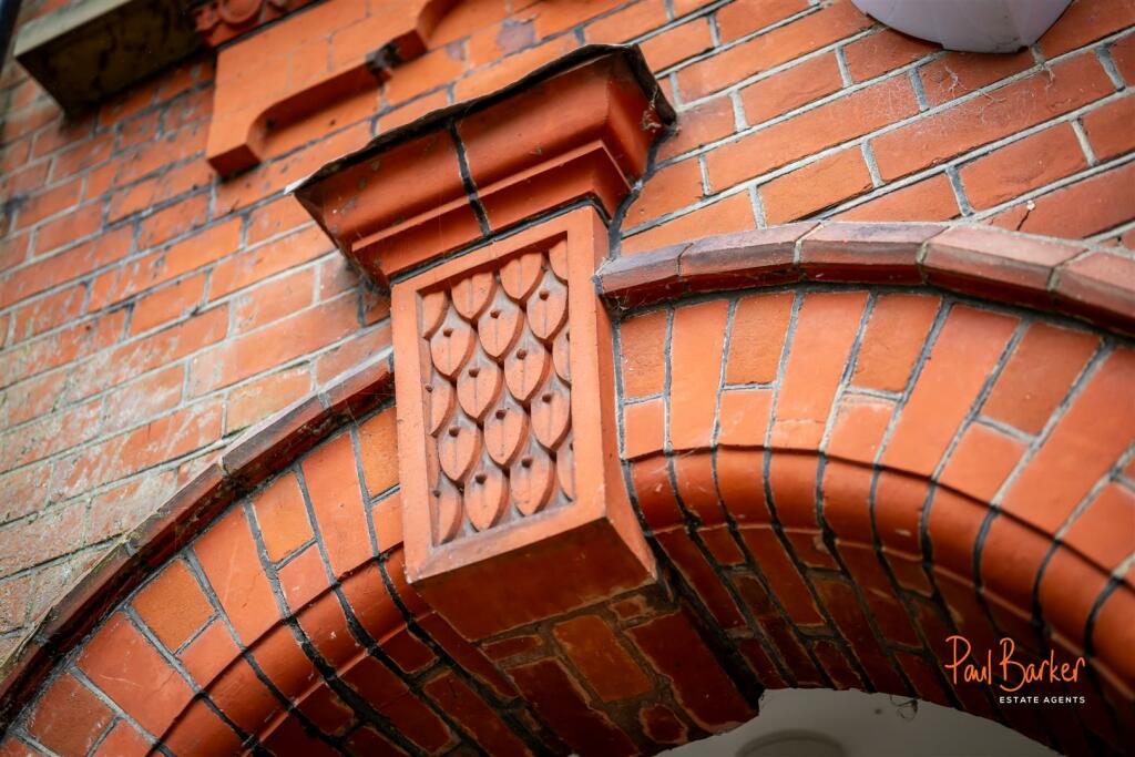 241028 - 61 Carlisle Avenue, St Albans - 31 [WM].j