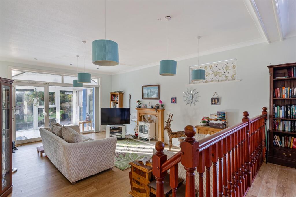 A17 - Southway Headland Road, Torquay - 251203.jpg