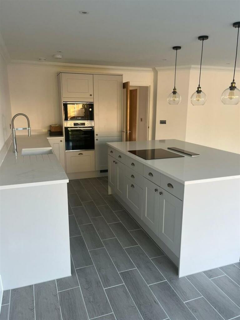 kitchen 2.jpg