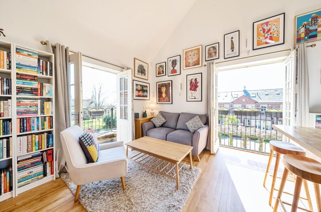 4 Wintour House, Guys Common (3).jpg