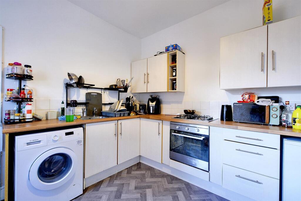 Flat 3 Kitchen_2.jpeg