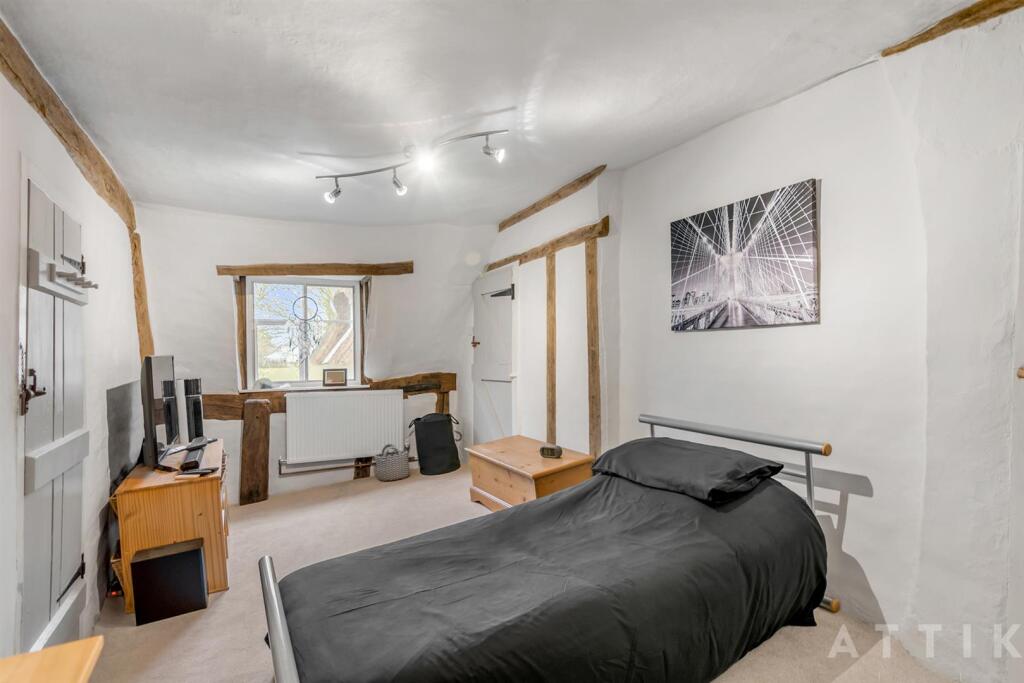 Old thatched cottage Manse Lane Crstfield IP19 0DJ