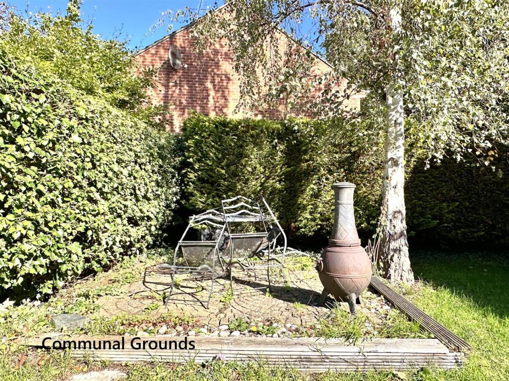 Communal Seating Area 710