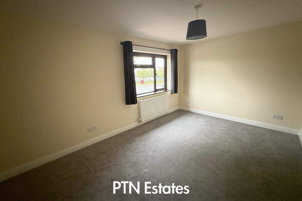 bedroom 1 light .jpg