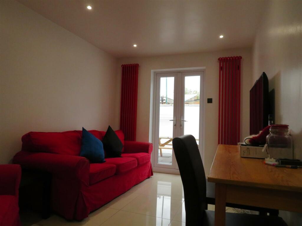 3 Haslemere Lounge2.JPG