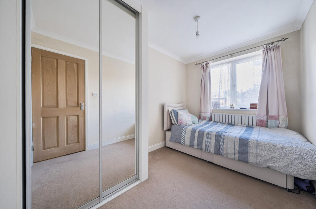 1349302-9-68b9c6d...