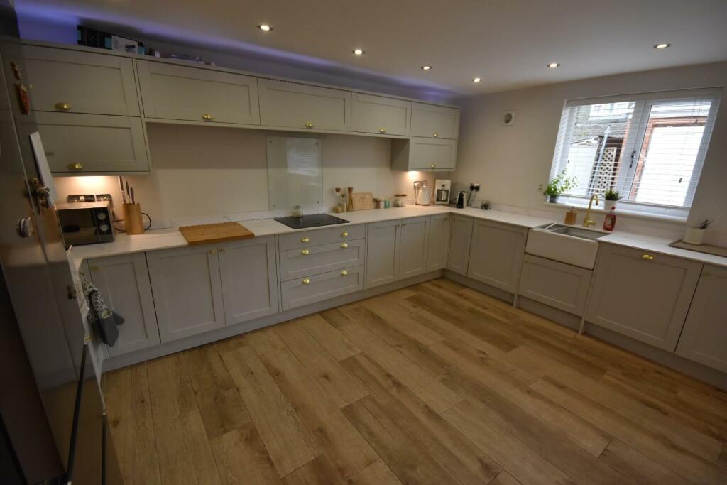OPEN PLAN KITCHEN DINING