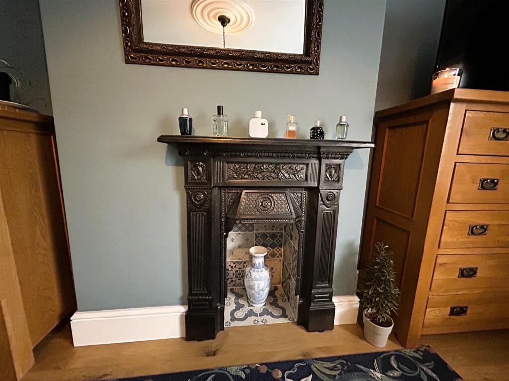fire place bed2.JPG