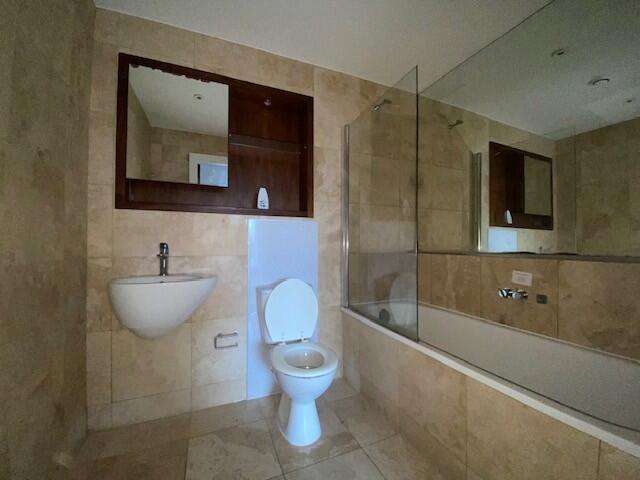 Bathroom 1 T202511061340.jpg