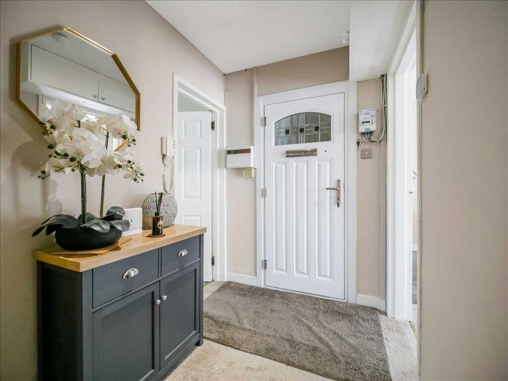 Entrance Hallway (2)
