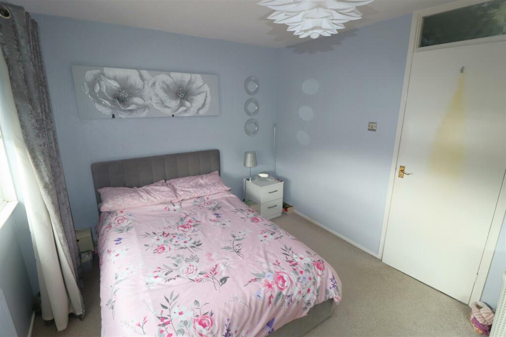 Bedroom 1 (1).JPG