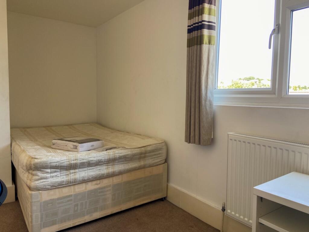 3 Elm Grove Bedroom 6