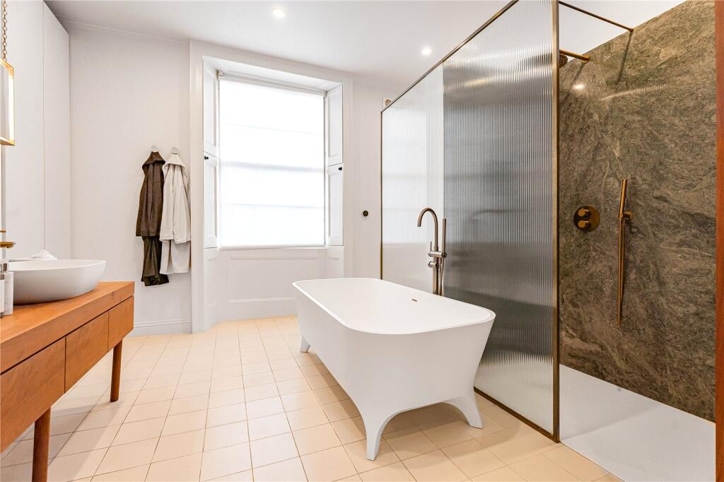 Principal Bathroom