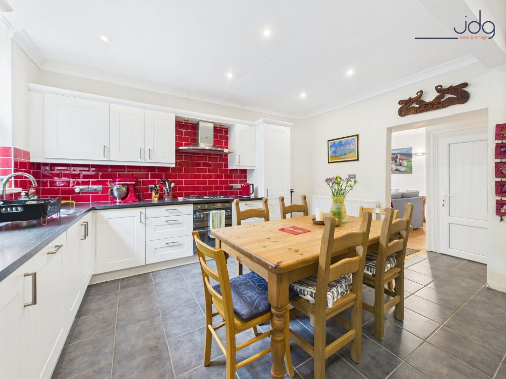 Spacious Kitchen Diner