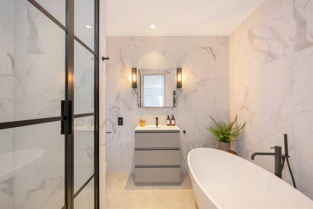 98A Draycott Avenue Hi-22.jpg