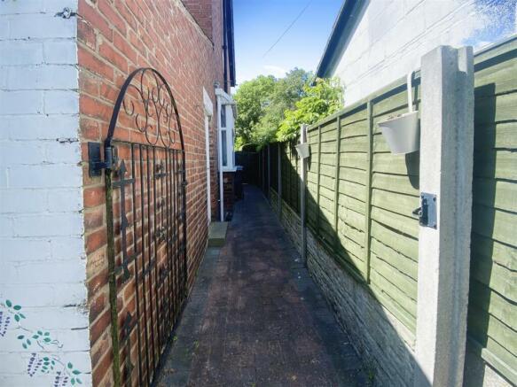 73331 32379371 IMG 21 0000 Max 656 T202502101627.jpeg