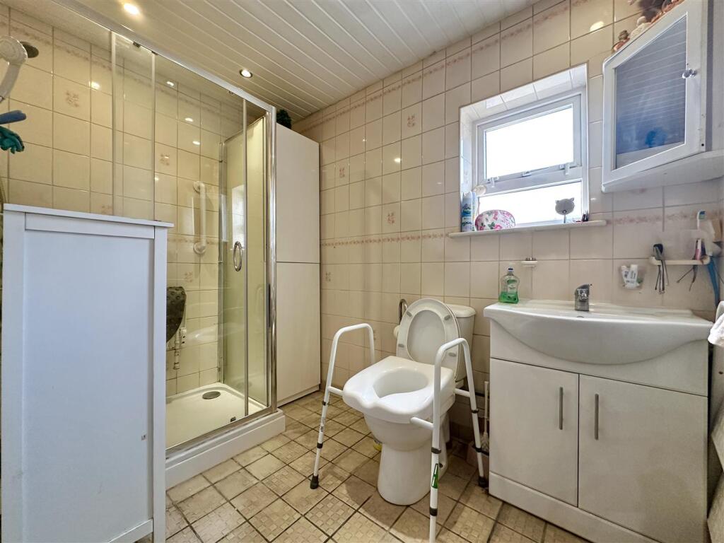 DOWNSTAIRS SHOWER ROOM