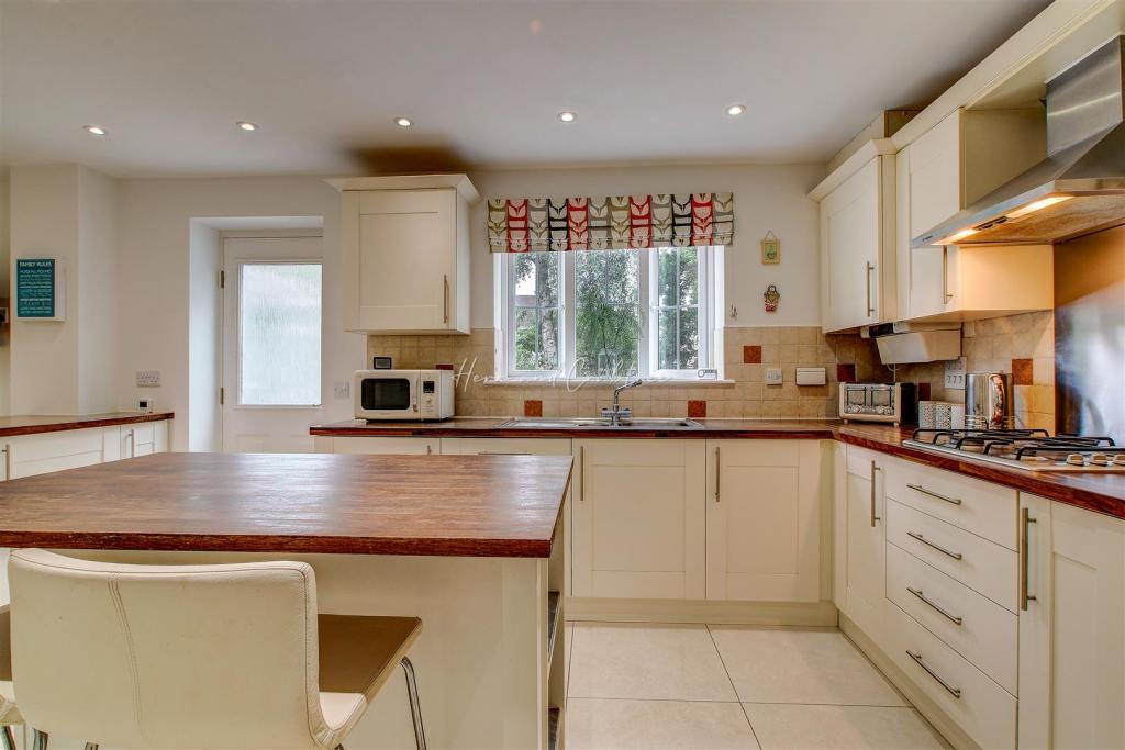 Blacktown Gardens, Marshfield, HernCrabtree (9).jp