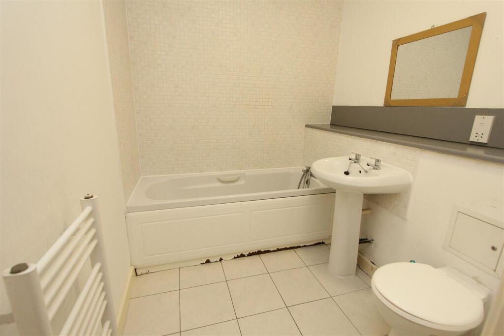 Bathroom.JPG