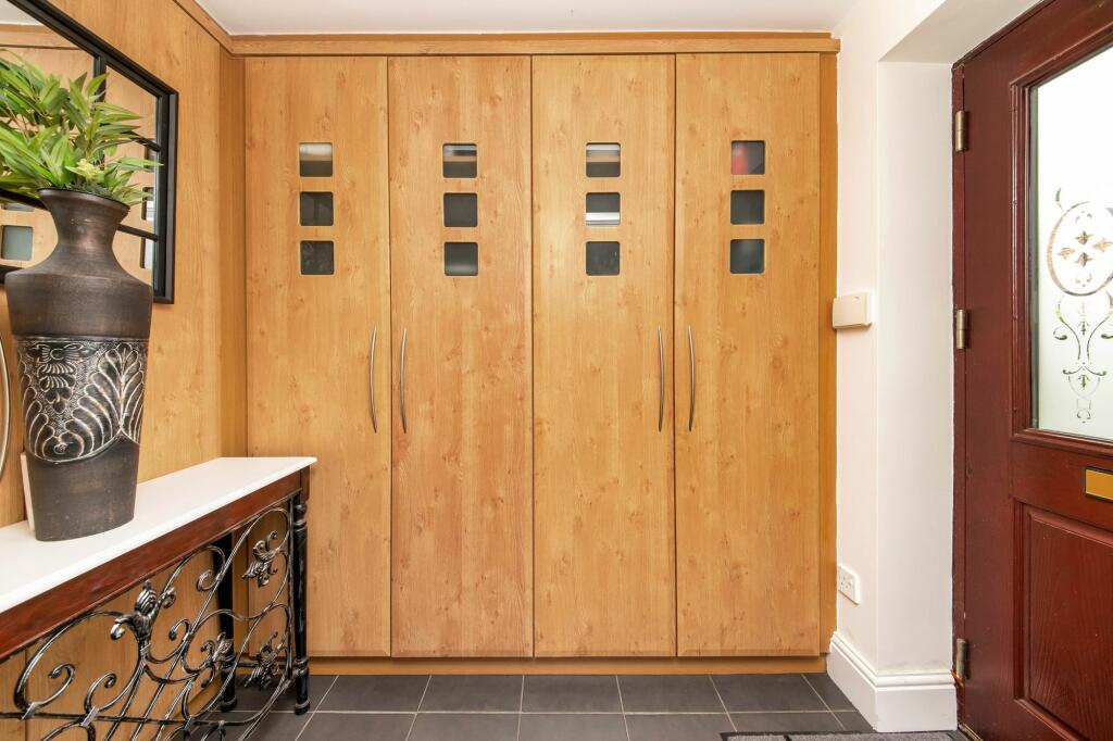 ENTRANCE PORCH