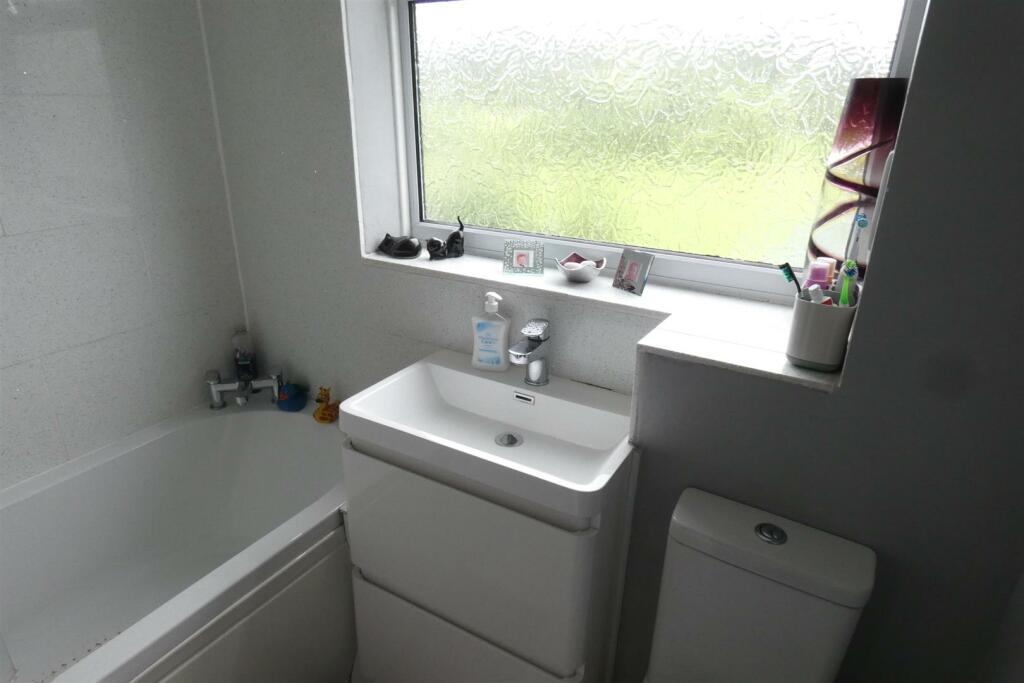 MODERN BATHROOM