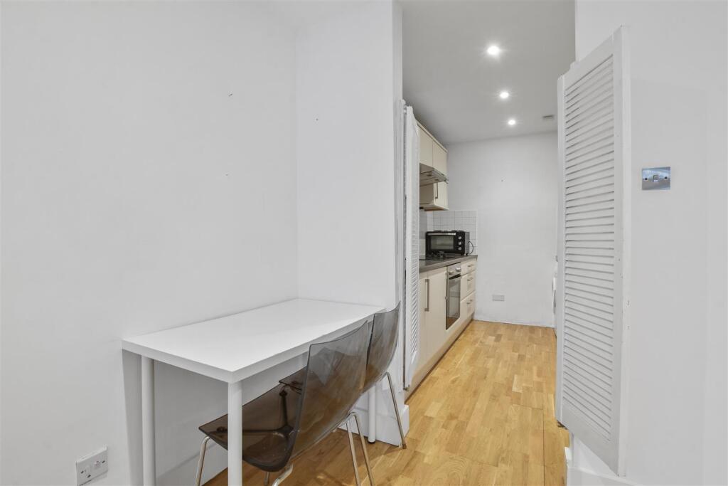 09-1b2aGCPMSC - 7a Canfield Place - Kitchen 2 -Ori