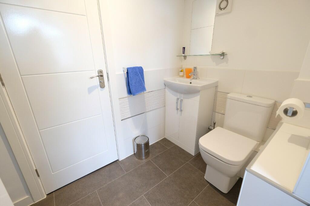 ENSUITE 