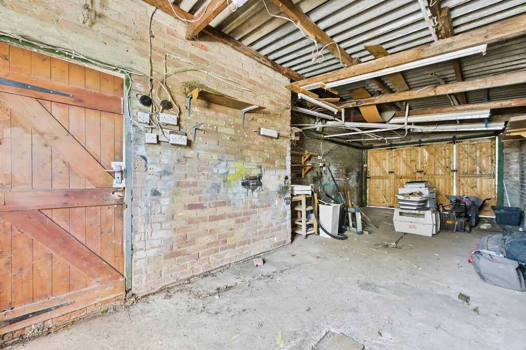 2faa3411-CAM01085...