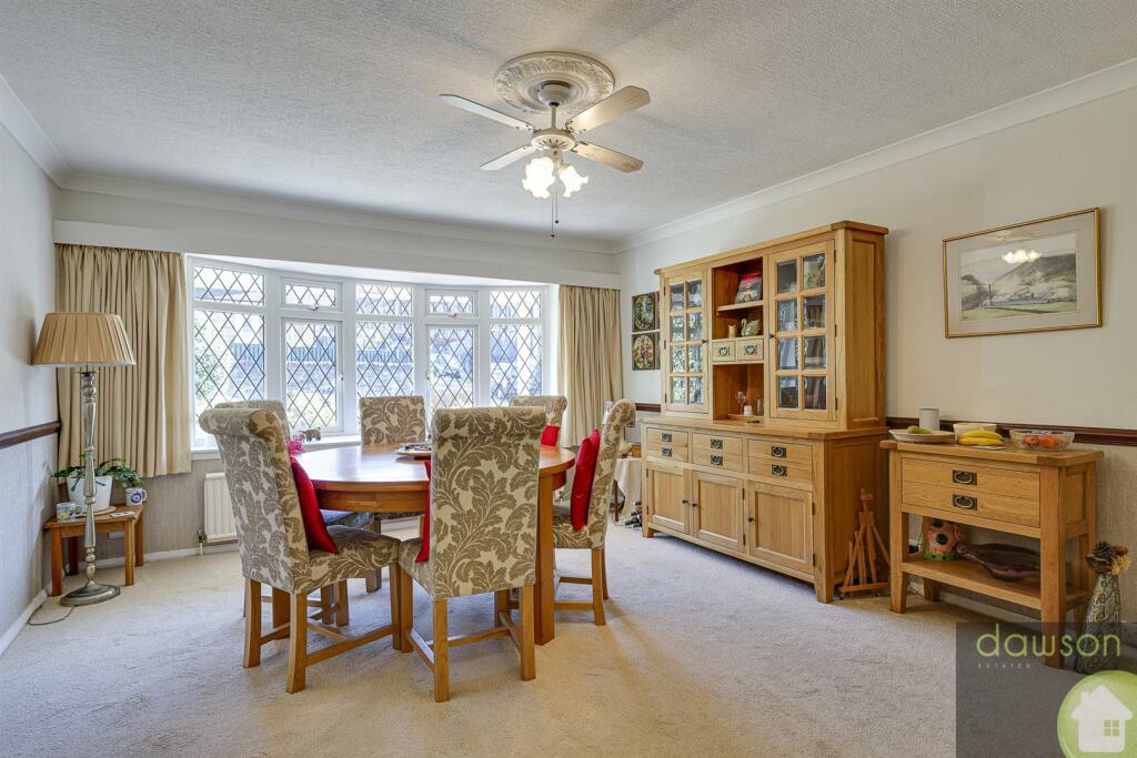 Lounge/Dining Room