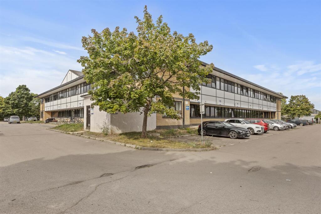 38 Cube House, Quilters Way, HP22 5TB-8.jpg