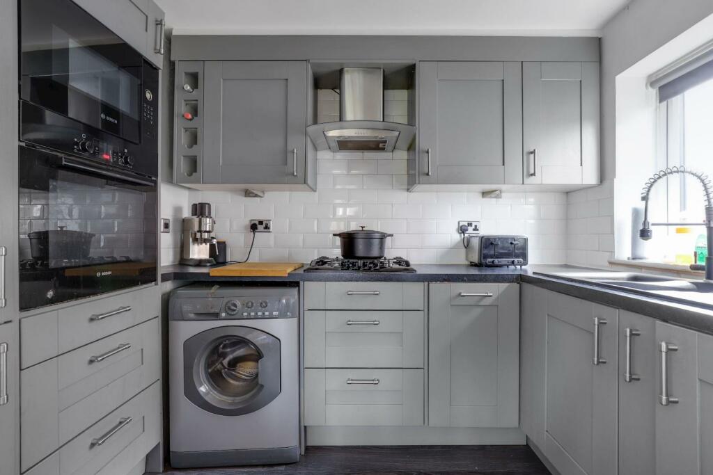 05-743cJHPropWpen - 2 Capel Court - 13-medium.jpg