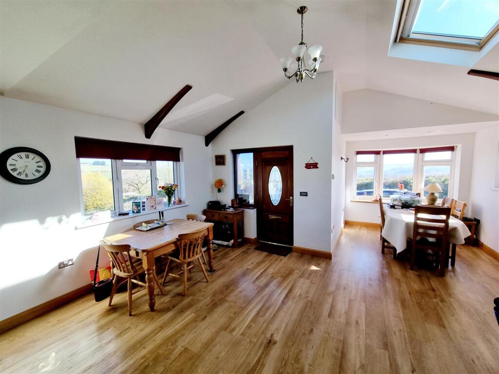 Dining area.jpg