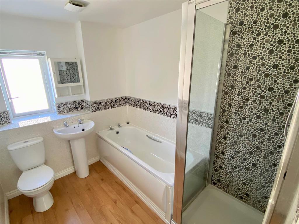 62 Cavendish Crescent Bathroom